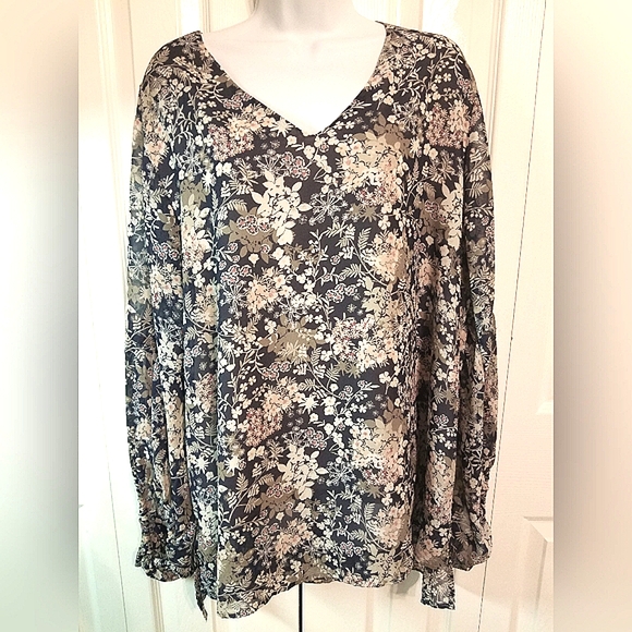 EST. 1946 Floral V-Neck Women's Top - Picture 1 of 6